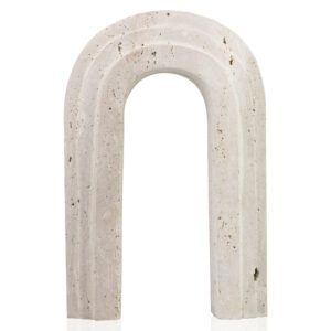 dekoracja z trawertynu łuk